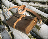 Bohunka Brůnová - ručně šitá, dámská kabelka z kůže a bukového dřeva